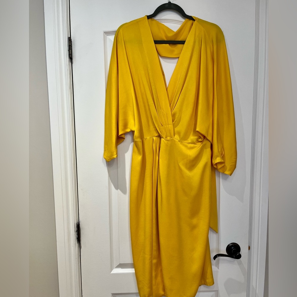 Yellow dress 🥂